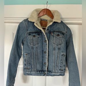 Levi’s trucker jean jacket Sherpa lined XS